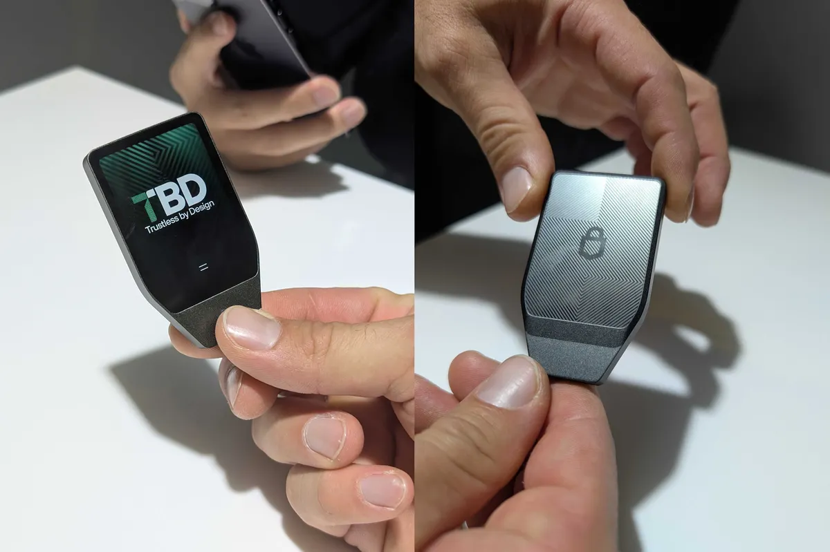 Trezor Safe 7 front and back