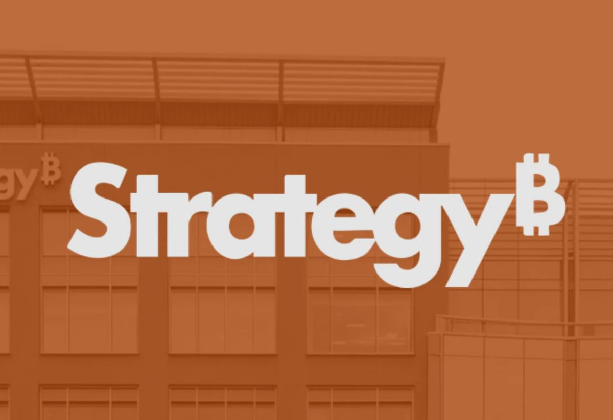 MSTR Stock Rises Despite $8.22 Billion Quarterly Loss