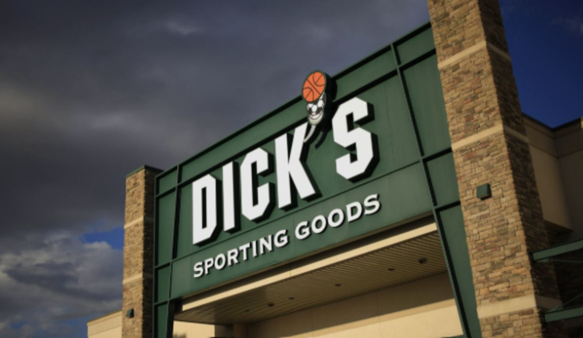 Dick’s Sporting Goods Stock Crashes 30% as Foot Locker Problems Deepen