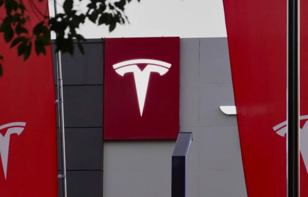 Tesla Shares Outrun Falling S&P 500 With 4.5% Gain as Cybercab Event Looms