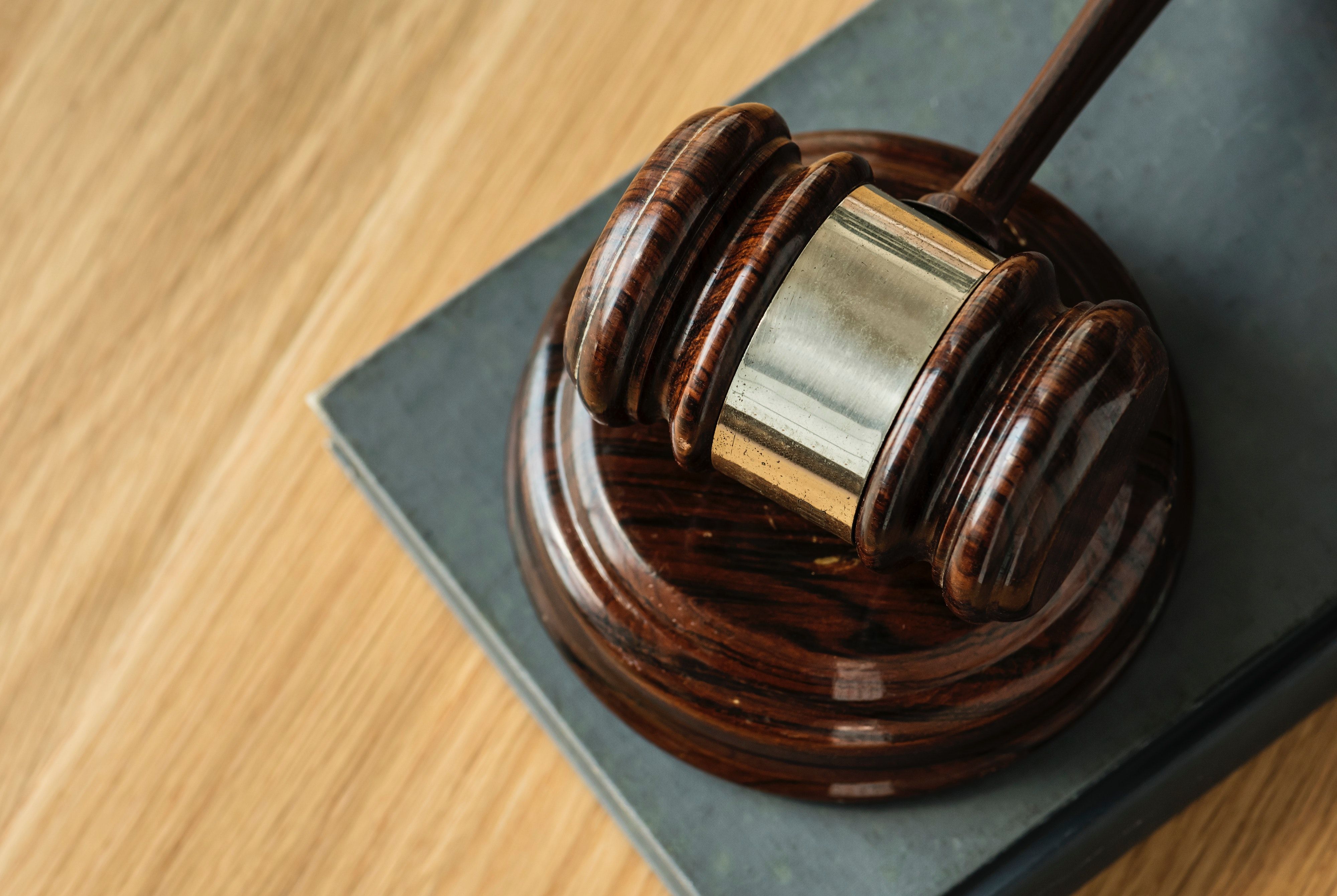 Two Robinhood Engineers Charged Over Alleged Insider Trading on Hyperliquid