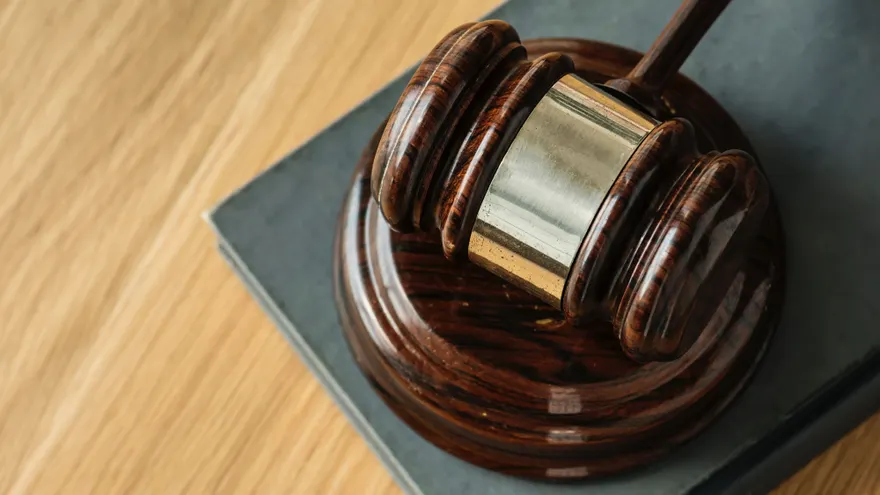 Two Robinhood Engineers Charged Over Alleged Insider Trading on Hyperliquid