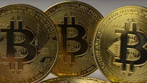 Bitcoin ETFs See $381M Inflows as Traditional Markets Slump