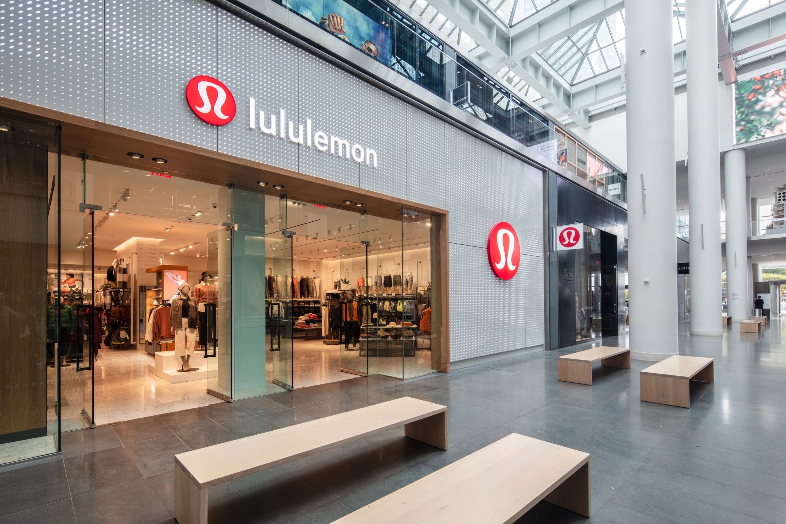 JPMorgan Cuts Lululemon Stock Target to $95 as Price Falls Another 17%
