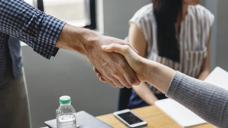 Coinbase Recruits Former LinkedIn Head of Analytics and Data