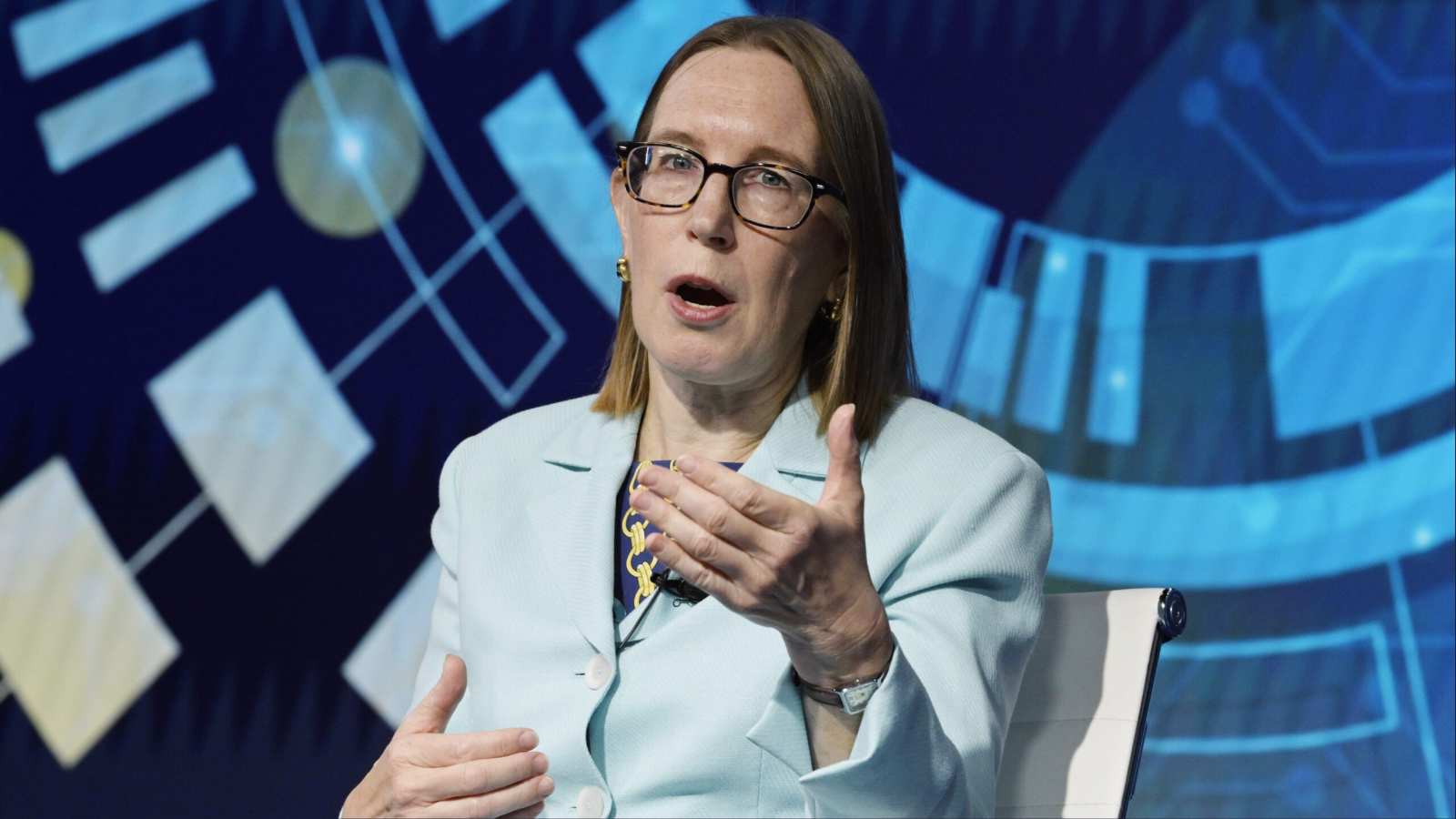 ‘Crypto Mom’ Hester Peirce Leaves SEC Amid Frantic Crypto Rulemaking