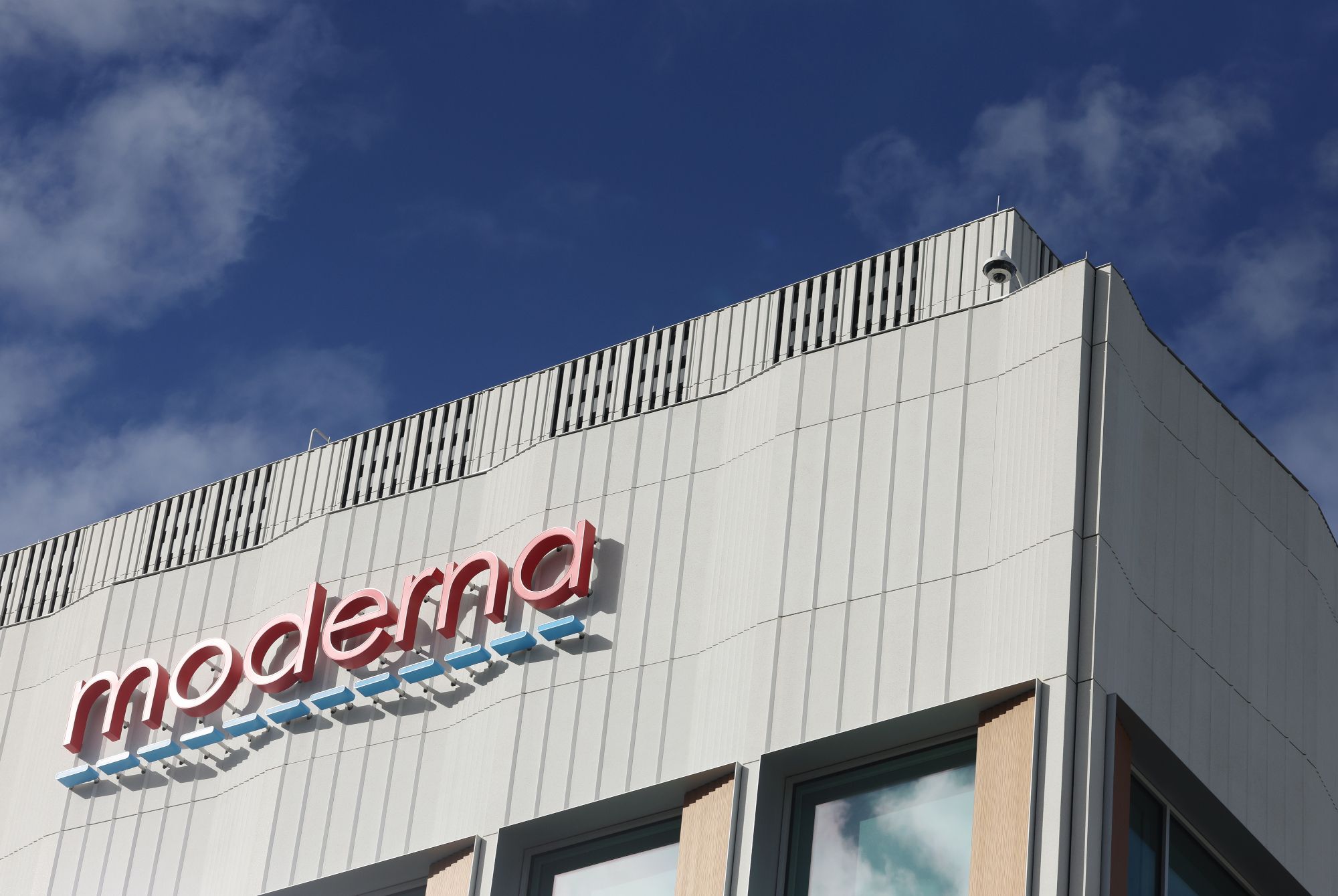 Moderna Stock Sinks 20% as Possible Cancer Vaccine Data Leak Rattles Investors