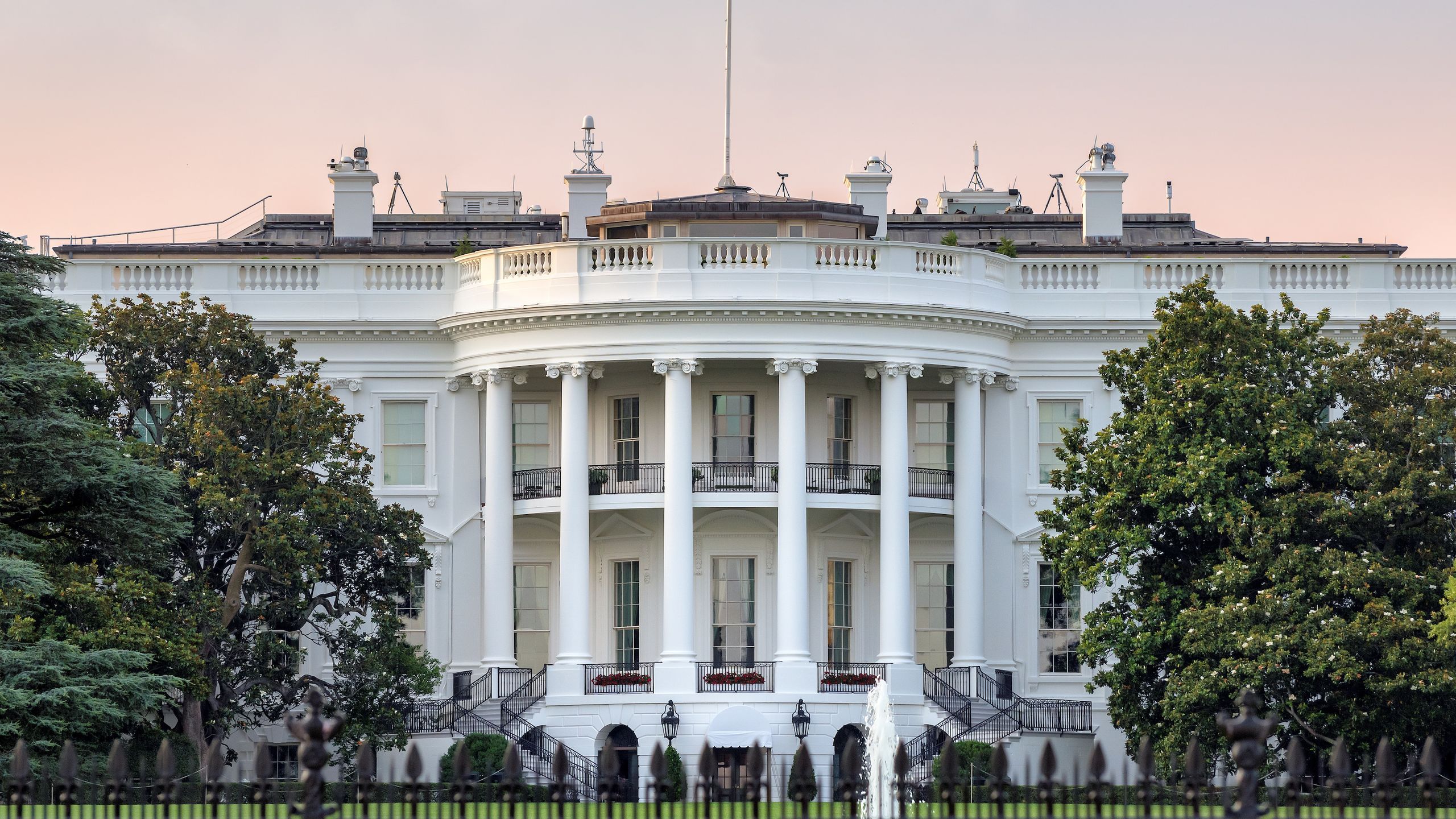 Trump Admin Eyes Dollar Stablecoin Expansion to Boost Treasury Demand