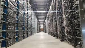 Bitcoin Miners Race Into $12.7B Debt and Turn to AI for Survival