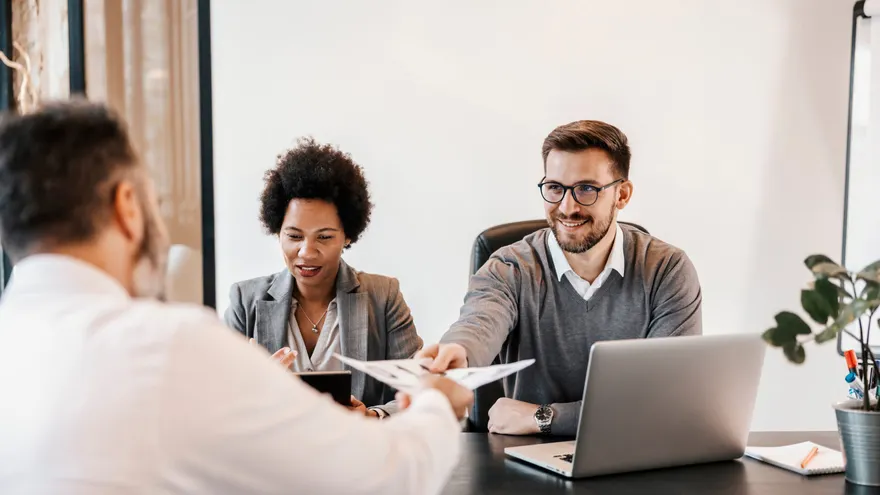 Hiring Leaders in the US for Fast-Moving Industries: A Guide for Global CEOs