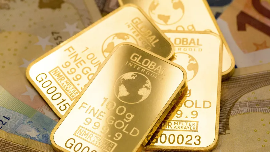 Gold Price Forecast Signals Breakout as Major Bank Lifts Target to $4,800