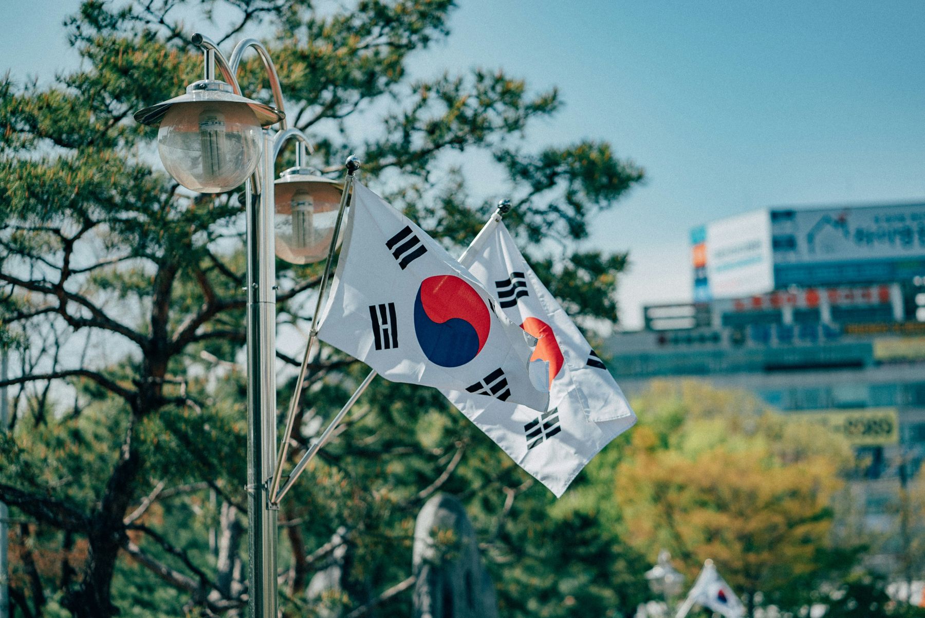 South Korea Crypto Tax Delay Calls Grow as Officials Meet Exchanges