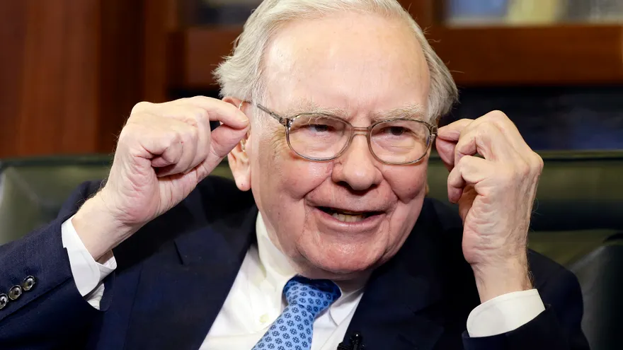 Billionaire Investor Warren Buffett Says He Doesn't Own Crypto and Never Will - TRON Founder Justin Sun Responds